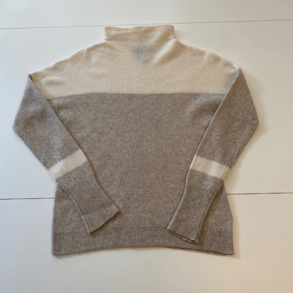 Tahari Pure Luxe 100% Cashmere Long Sleeve Funnel Neck Pullover Size Medium - Picture 4 of 12